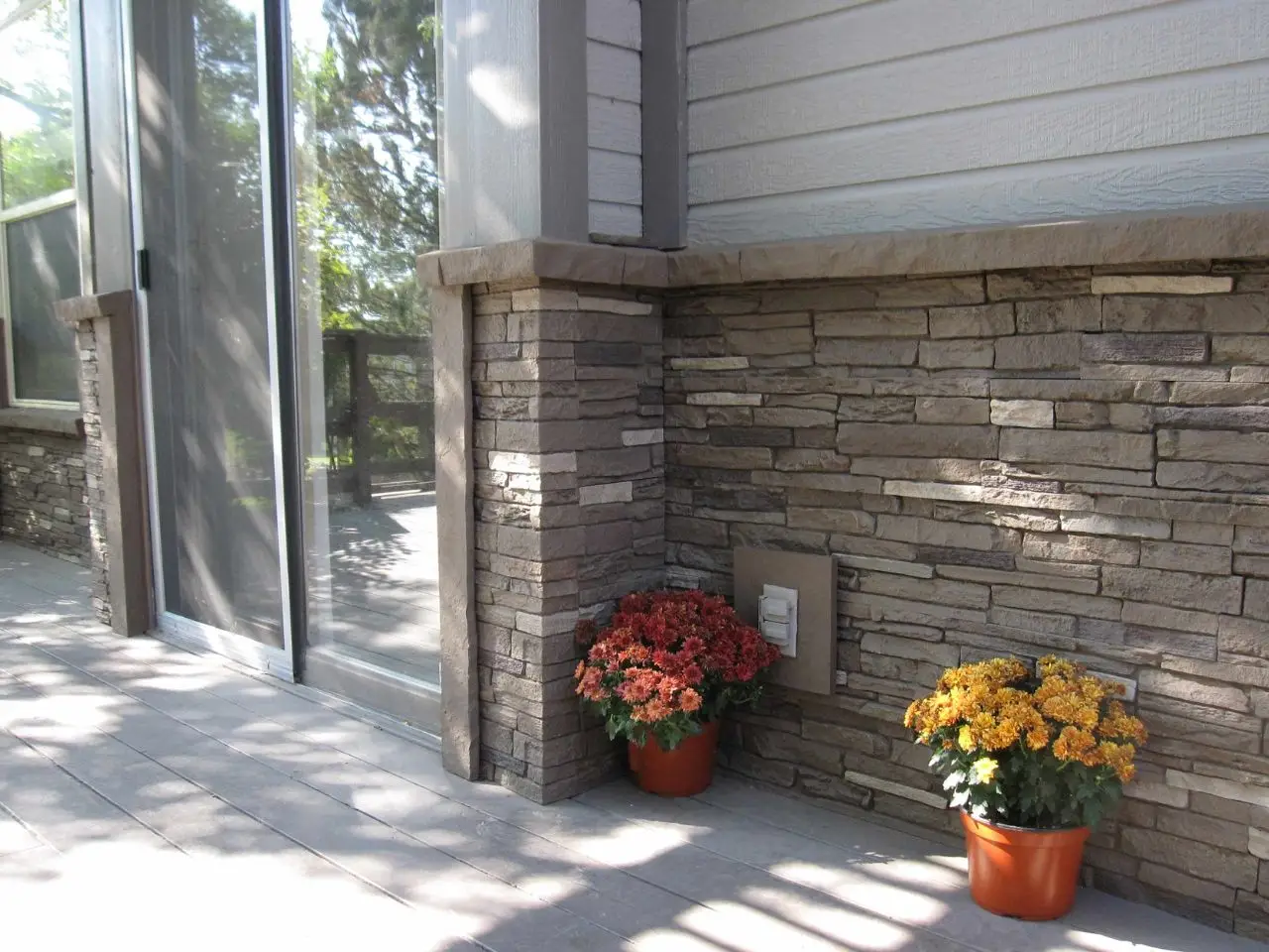 Sandstone-Flush-Outside-Corner-Gray